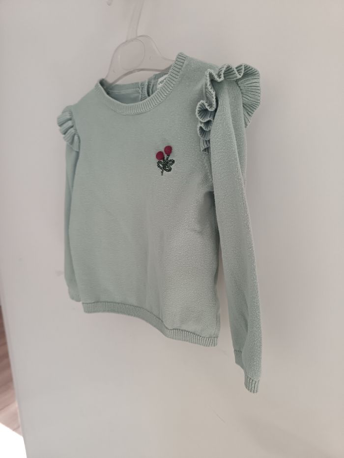 Pull Vertbaudet  cerises taille 2 ans - photo numéro 2
