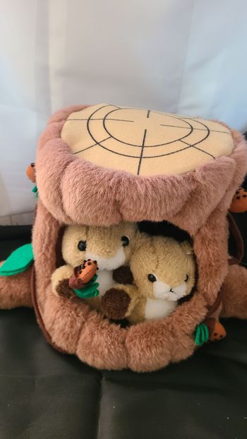 Peluches 2 écureuils avec tronc d’arbre