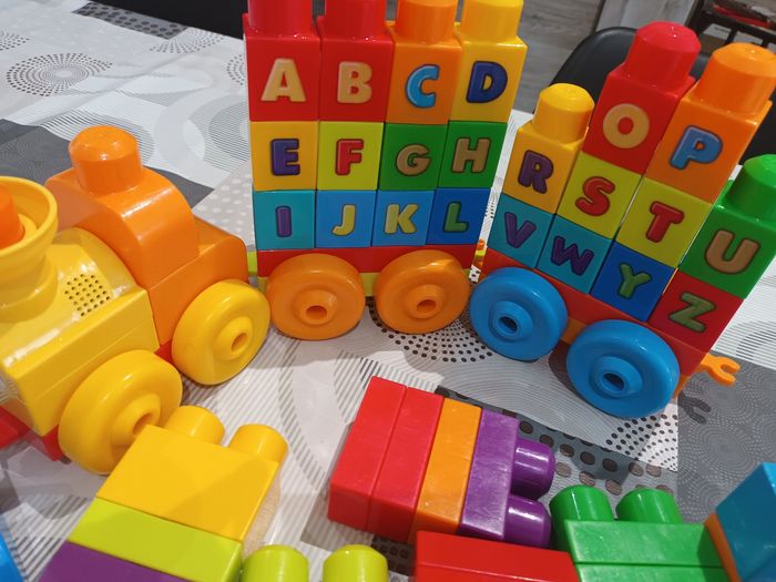 Train de l'alphabet et lego - photo numéro 2