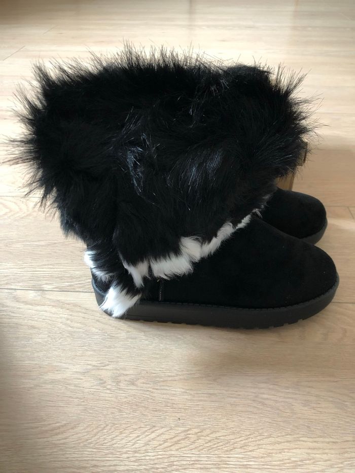Bottines noires et blanches fourrées neuve avec fausse fourrure Martin Pescatore pointure 38 - photo numéro 3