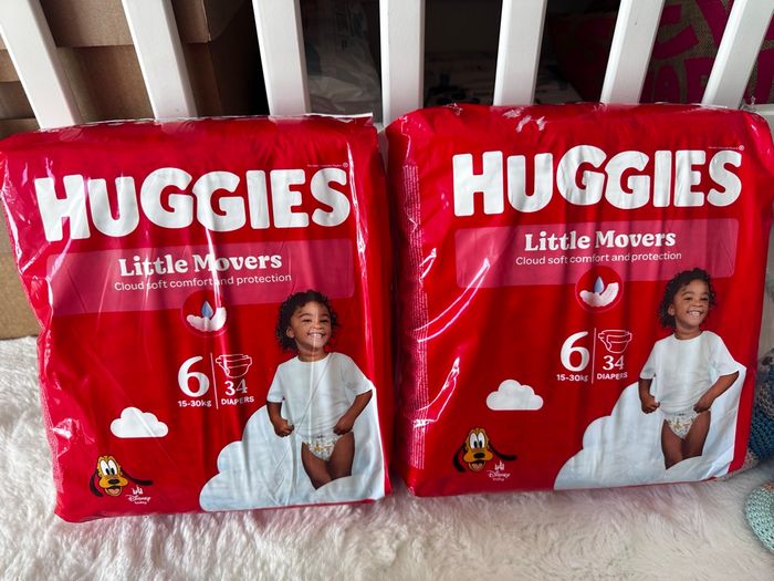 2 paquets couchés Huggies