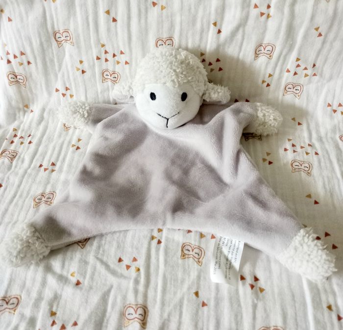 Doudou mouton Hachette