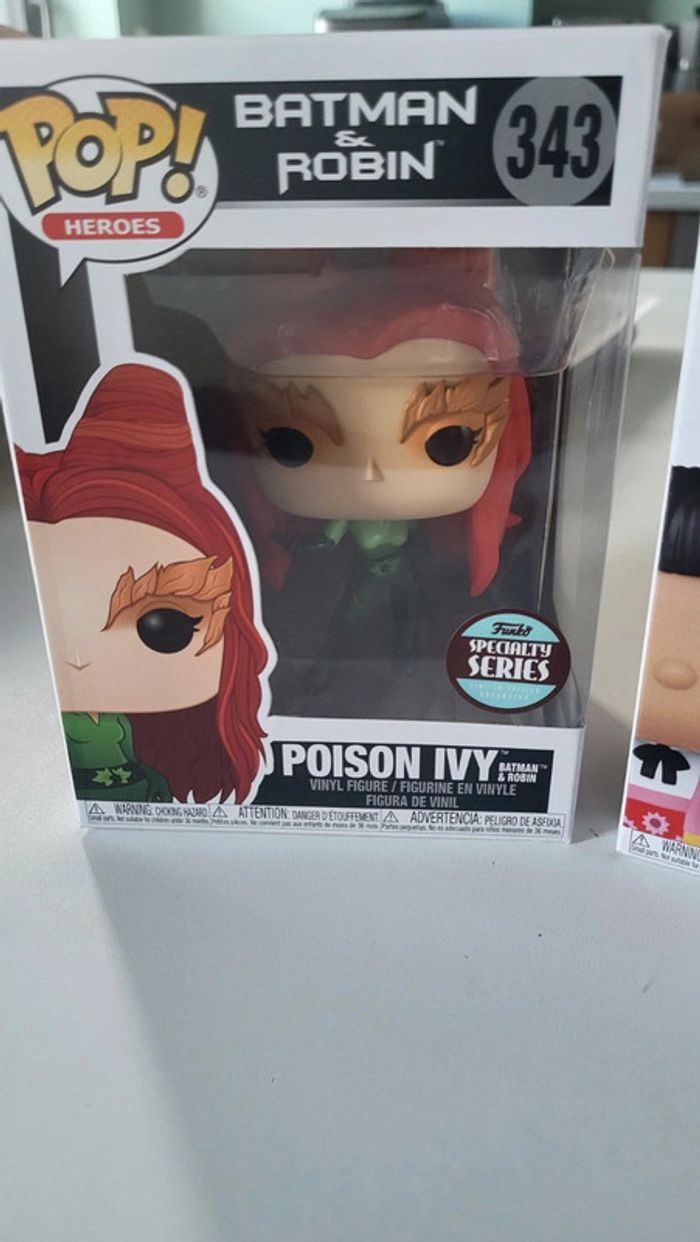 Lot de 2 Funko Pop Poison Ivy #343 et Mexico #1076 neuve 🏷 - photo numéro 2