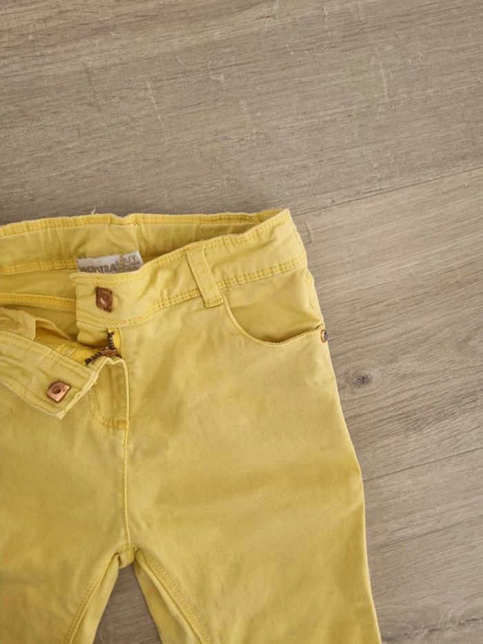 Short jaune - photo numéro 2