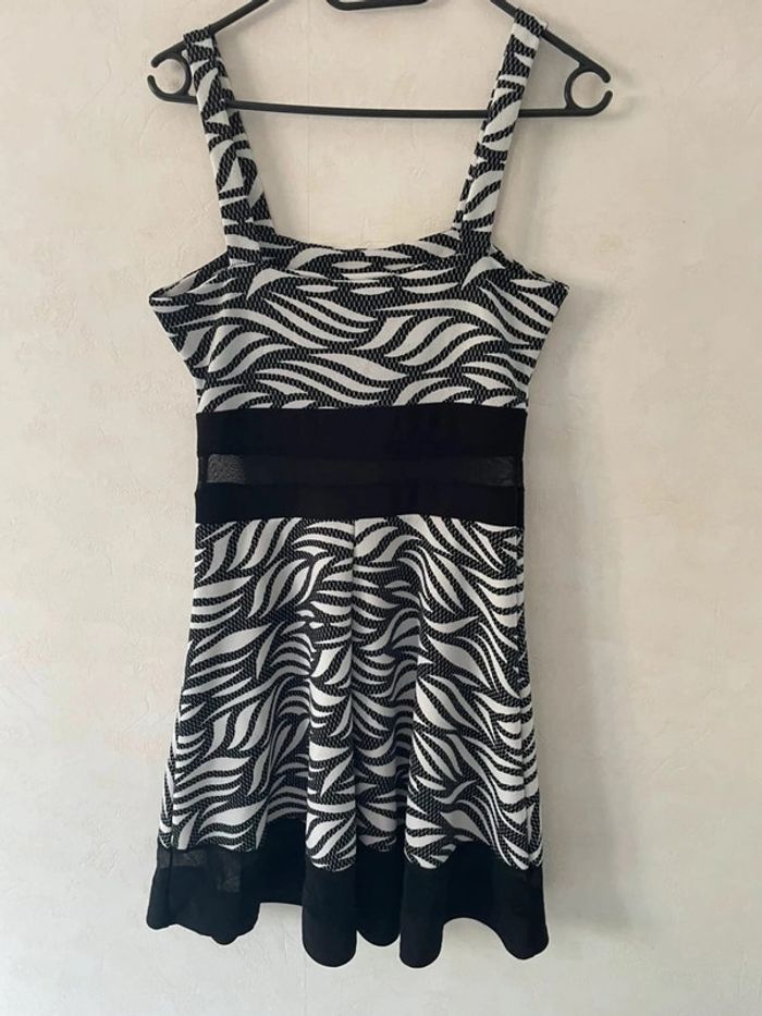Sublime robe vintage à motifs zèbre noirs et blancs, fabriquée en France ! 🦓 - photo numéro 3