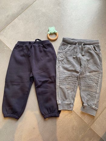 Lot 2 jogging 18 et 23 mois