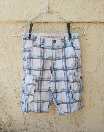 Short bermuda Creeks taille 8 ans très bon état voir photos