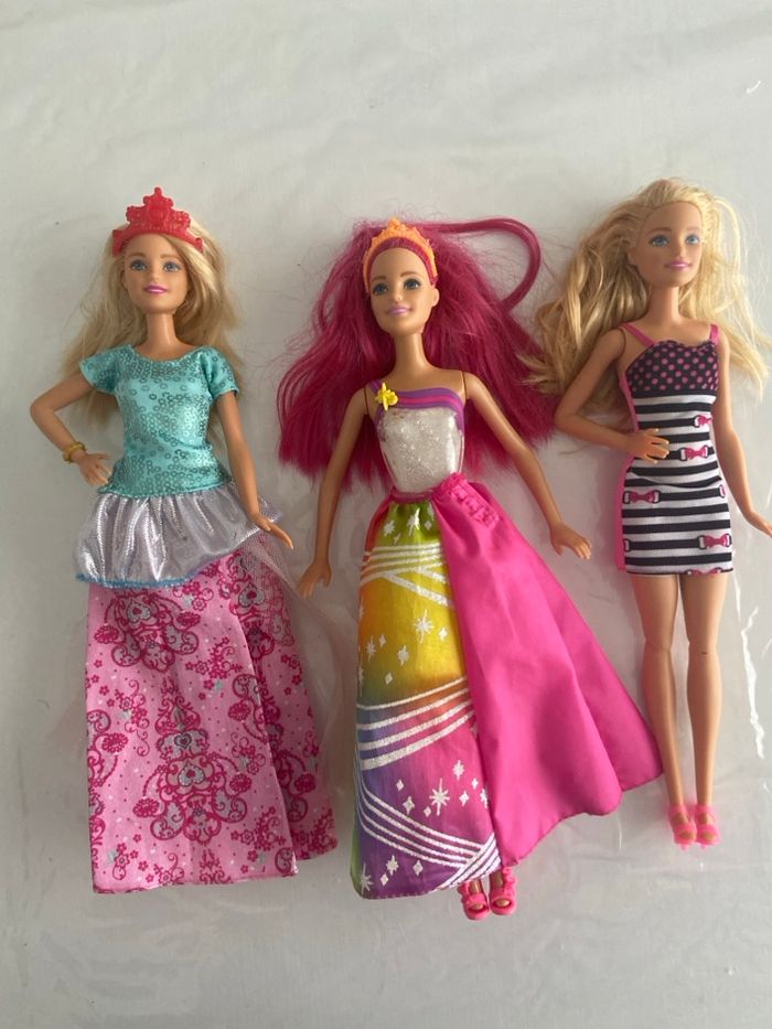Lot de 3 poupées Barbie Mattel – dont Barbie Arc-en-Ciel lumineuse