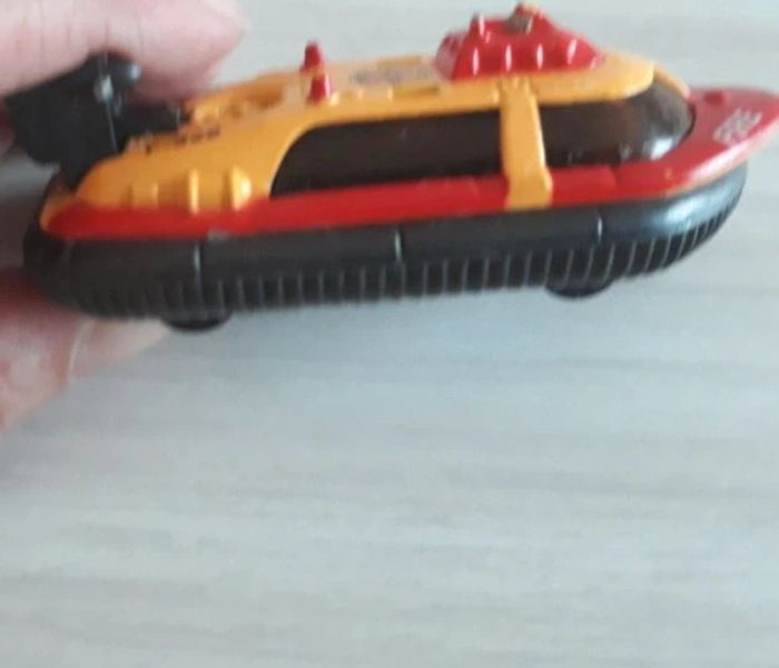 Bateau hovercraft pompier - photo numéro 2