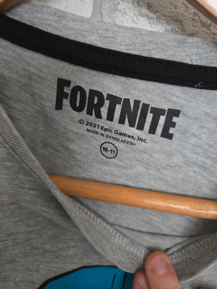 T-shirt Fortnite 10 ans 🦤 - photo numéro 3