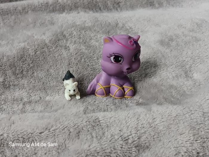 Lot de 2 figurines animaux chats