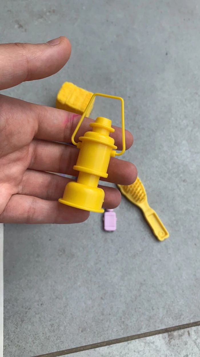 Lot accessoires barbie camping gourde brosse lampe foin - photo numéro 6