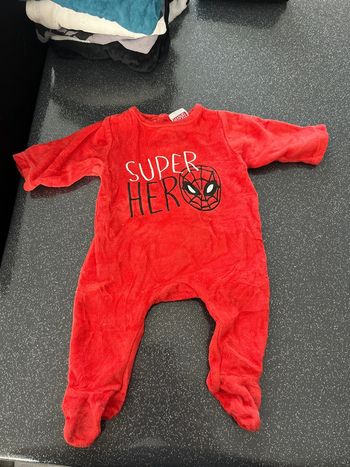 Pyjama taille 1 mois en très bon état