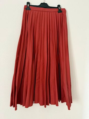 Jupe longue plissé en très bon état Bordeaux taille 36 sinequanone