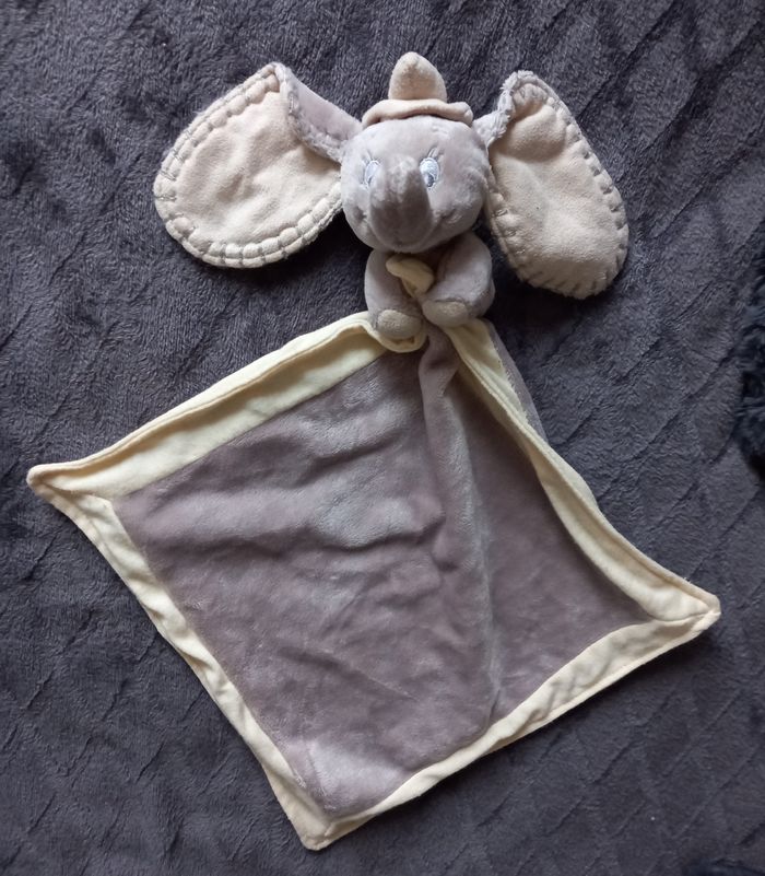 Lot de 2 doudous peluche éléphant Dumbo avec mouchoir- Disney - photo numéro 2