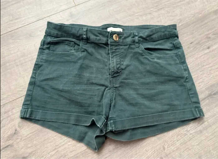 Short vert sapin H&M taille 38 ou M