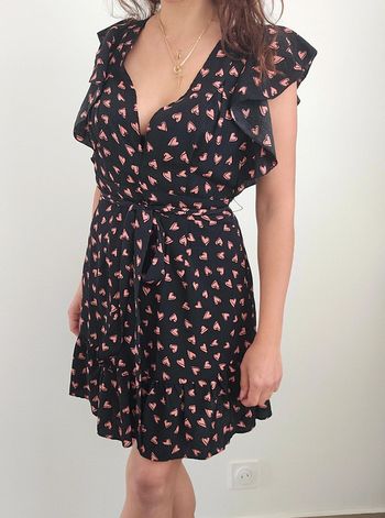 Robe noire cœurs rose