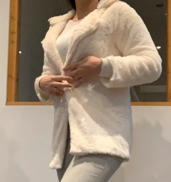 Manteau en fourrure beige crème - photo numéro 2