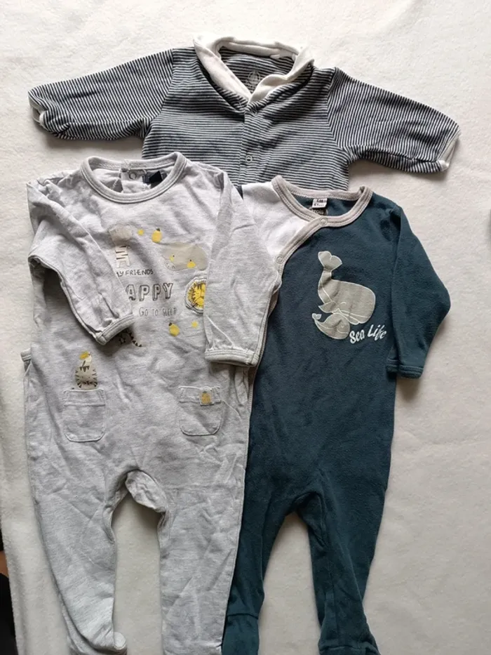 Lot pyjamas bébé garçon taille 6 mois