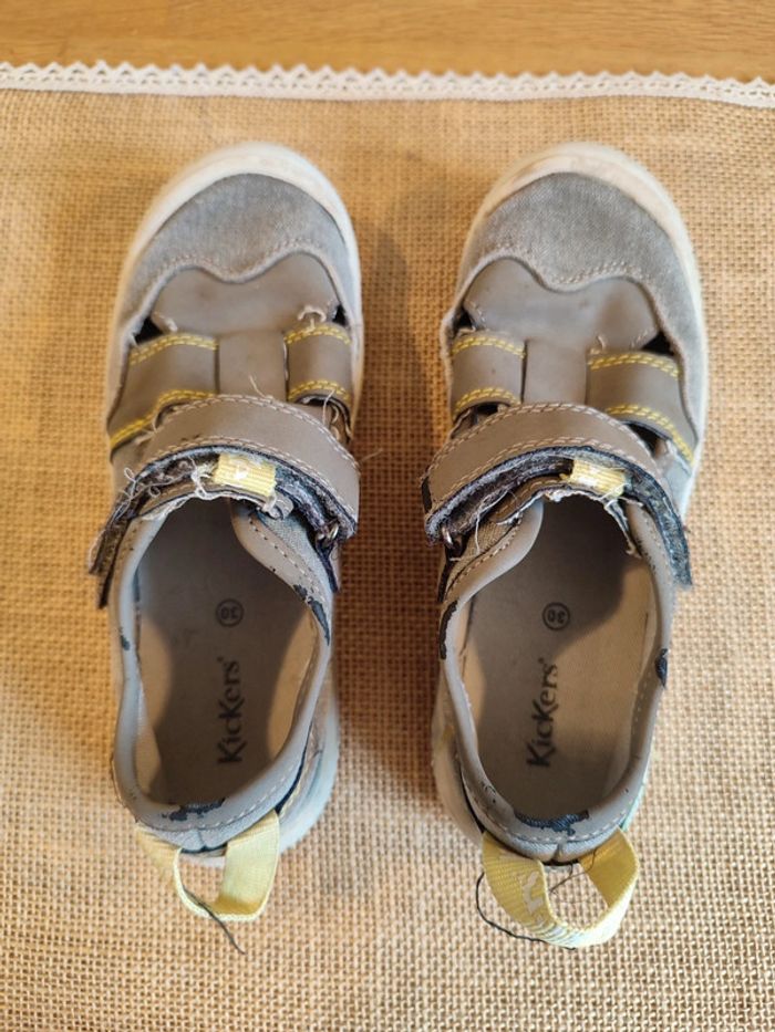 Sandales fermées / baskets ouvertes à scratch Kickers en 30 - photo numéro 7