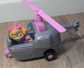 Stella et son hélicoptère (Skye) Pat' Patrouille
