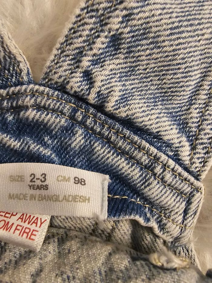 NEUVE (non portée) 🏷🥰🤩salopette courte en jeans 3 ans (98cm) garçon ferme💙💥💥 - photo numéro 4