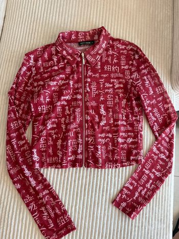 Haut transparent rouge