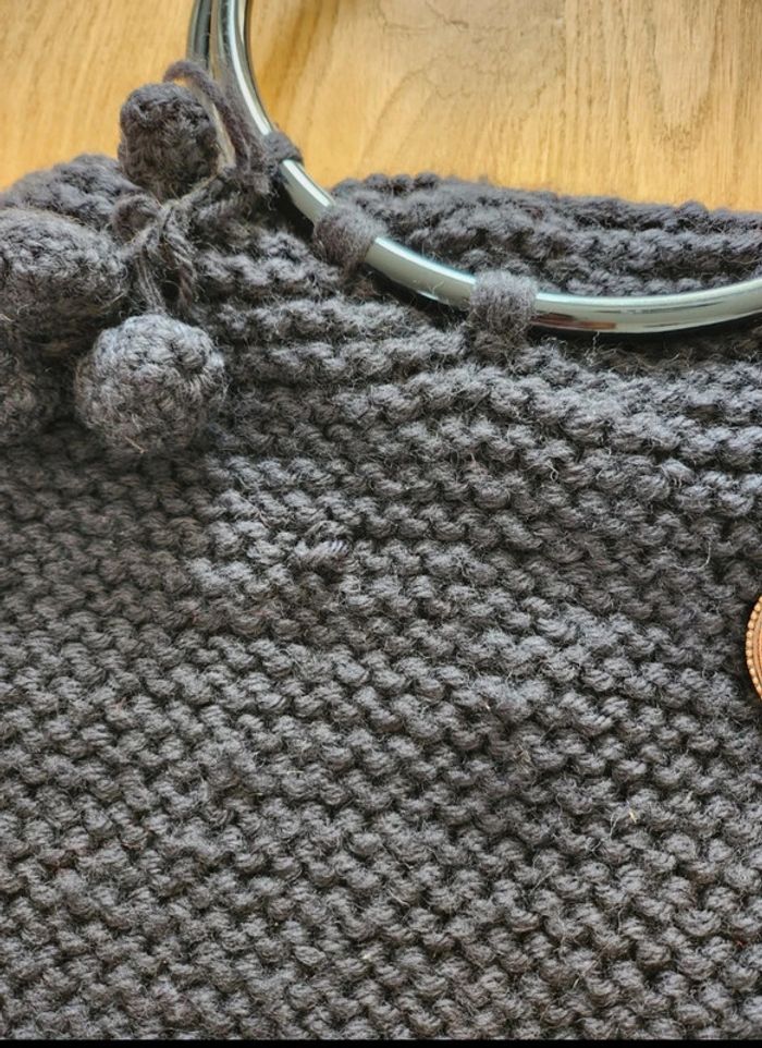 Sac noir laine anse ronde broche fait main - photo numéro 3
