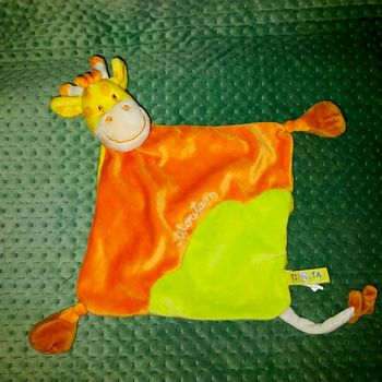 Doudou plat girafe orange vert TITOUTAM