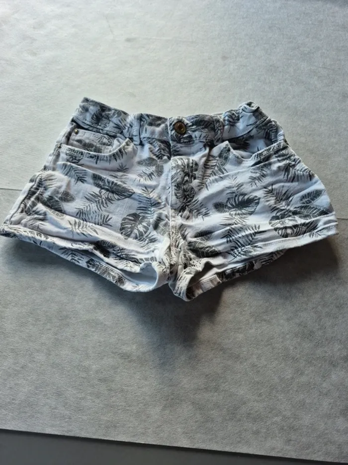 Short fille