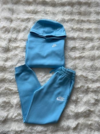 Jogging complet Nike taille 12 ans 