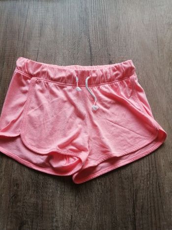 Short fille gémo