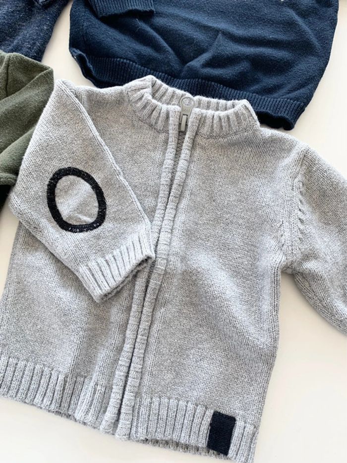 Lot de 4 pulls / gilets. 3 / 6 mois - photo numéro 5
