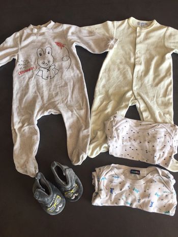 Pyjamas bodies chaussons 12 mois