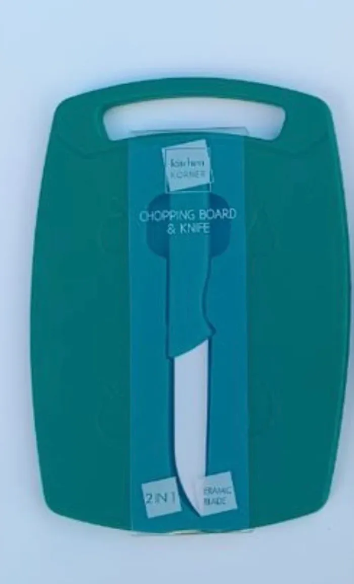 Ensemble Planche à Découper et Couteaux 2 en 1 – Kitchen Korner Vert Neuf