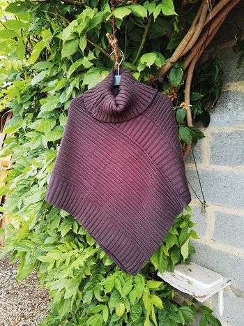 D1275 - poncho noir Taille 40