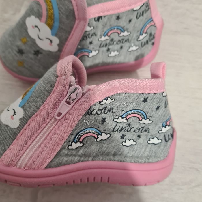 Chaussons bébé fille Neufs taille 19 - photo numéro 3
