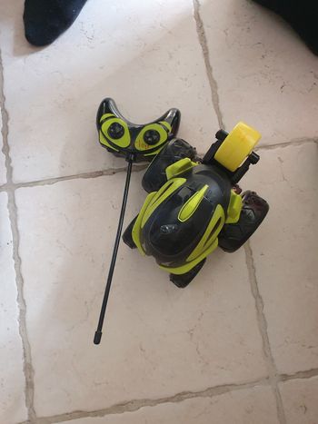 Voiture télécommandée