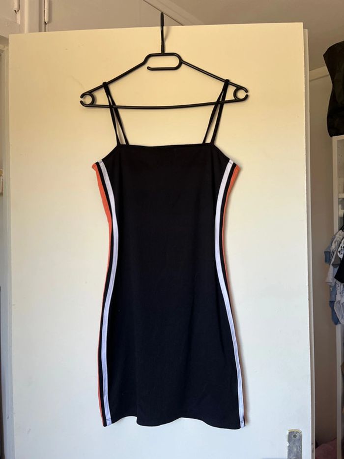 Robe H&M, taille M noir, blanc orange