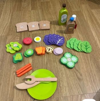 Dinette en bois et feutrine 39 pièces