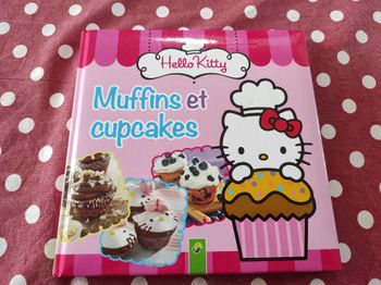 Livre  de recettes hello Kitty muffins et cupcakes