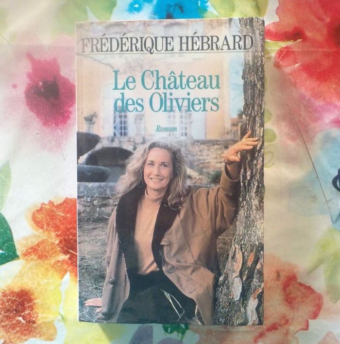 LE CHATEAU DES OLIVIERS de Frédérique HEBRARD Ed. Le Grand Livre du Mois