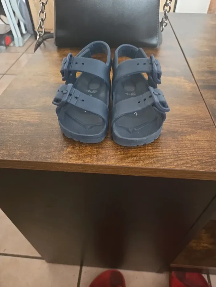 Sandales taille 20/21 - photo numéro 2