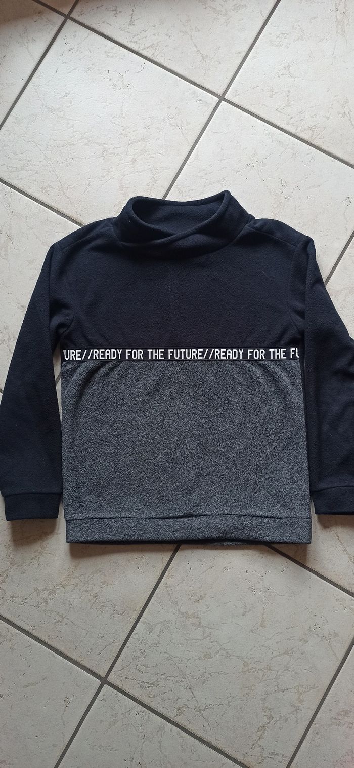 Sweat polaire taille 12 ans