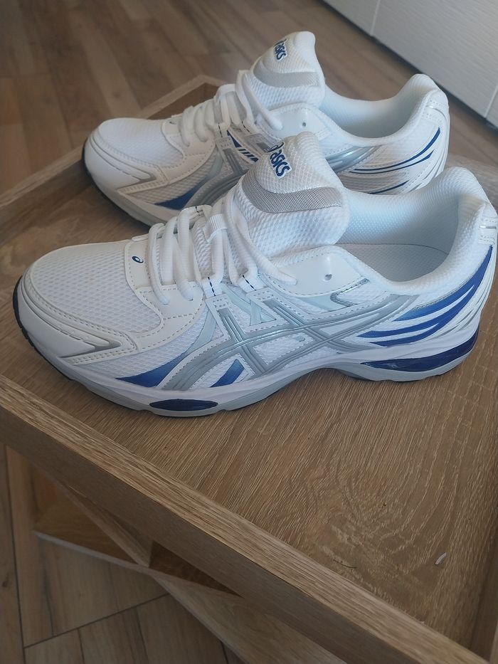 Joli paire asics gel sekiran - photo numéro 2