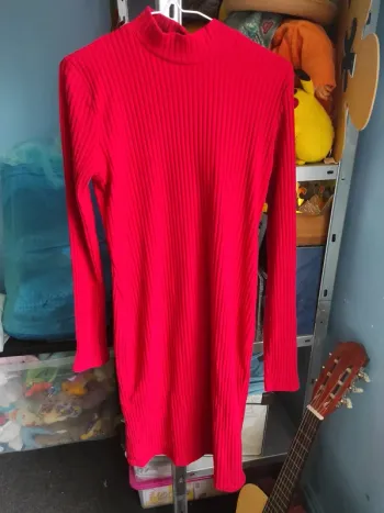 Robe rouge moulante