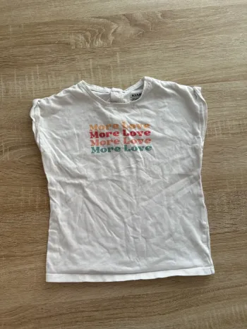 Vend t-shirt manches courtes Kiabi taille 36 mois bonne état