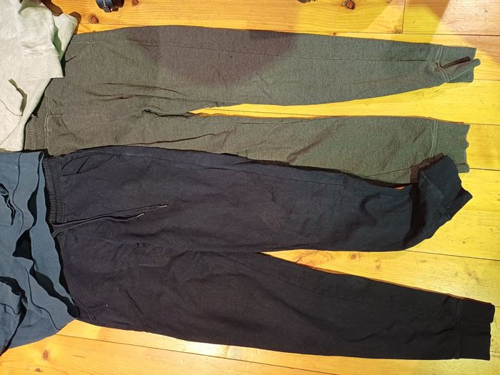 Lot xs 2 joggings et 2 sweats - photo numéro 3