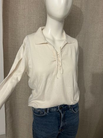 Pull léger avec lacets