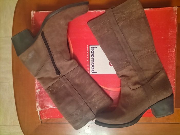 Bottines nubuck en cuir 10€ - photo numéro 3